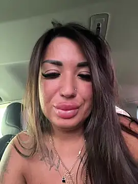 RuslanaXX - Squirt in pablick peope go close