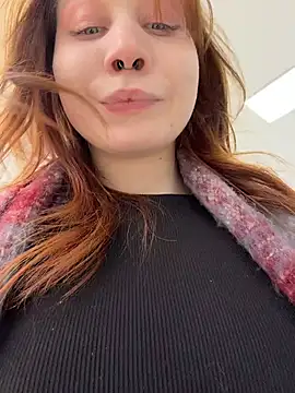 SlavicCandy - flash naked pussy in public (risk) 😘