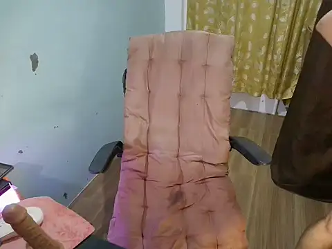 ItsDiana_yana - Play dildo on pussy|Finger & Squirt