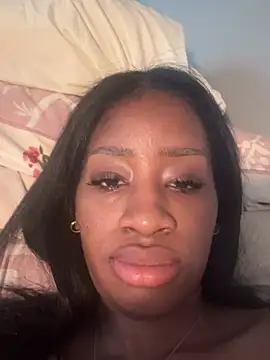 Babymarii - Deep fingering and clit vibrator