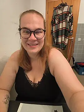 GermanNerdyAlice - 🍑Sexy Pose + 10x Ass Slaps
