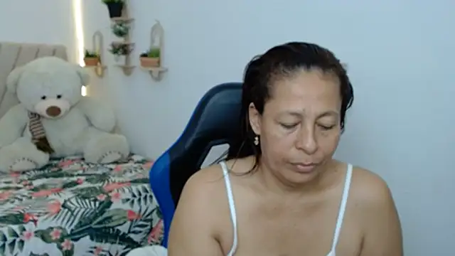 Mature_martina