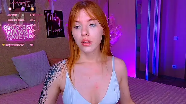 MeganNewCat - show ass panties