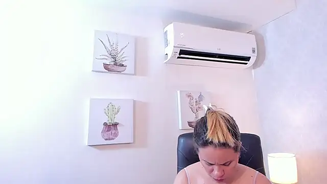 Mia_ambeeer - Spank ass x3