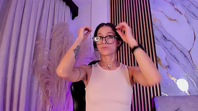 TinaJaneo_01 - Plug inside my ass 😈😏