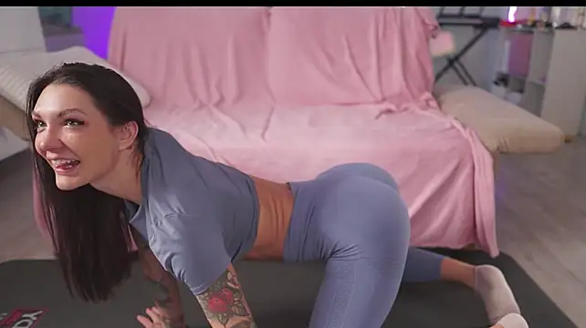 Lady3Holes