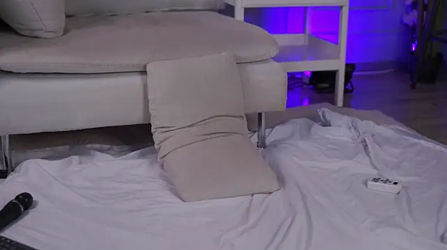 EvieVooss - Rub my clitoris 🥰