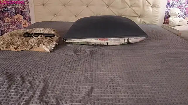 FreyaByrne - wink and rub asshole in doggy