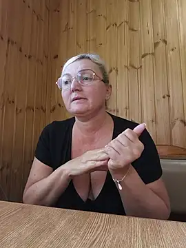 SWEETTbitch - Topless 2 minutes