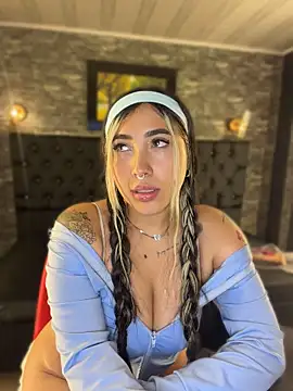 ManuelaVeeleez - My friend massages my tits
