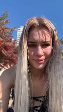 KikiWatson - Show naked ass in public 😍🔞