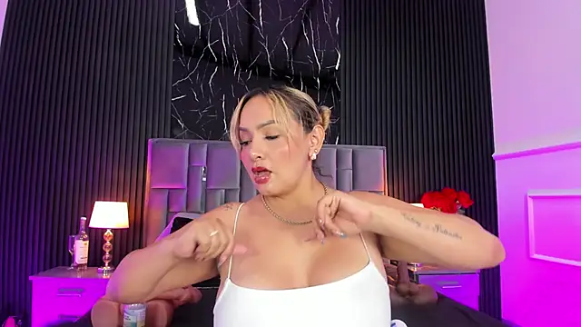 Bigsexxyass - PLUG ANAL+2 FINGERS