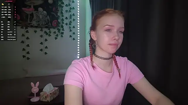 RedAriana - Flash boobs