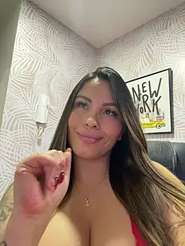Sexyyykloee - tits out + very sloppy deep throat