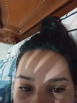 NahomyEvans - Play with my tits