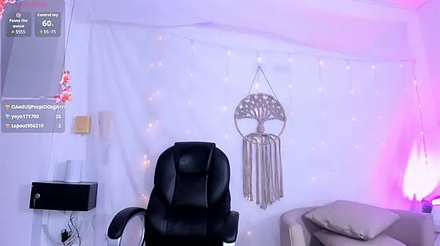Ginni_charlotte - slap boobs