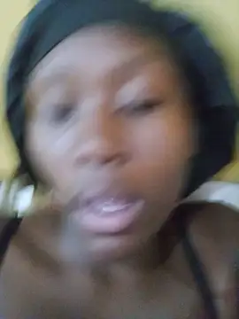 CynthiaRr - Fisting for the first time try me 😭😭