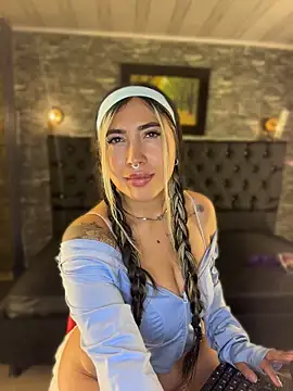 ManuelaVeeleez - twerking and slap ass *3