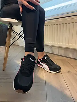 FeetVibe - Footwear switch: heels → barefoot 👠