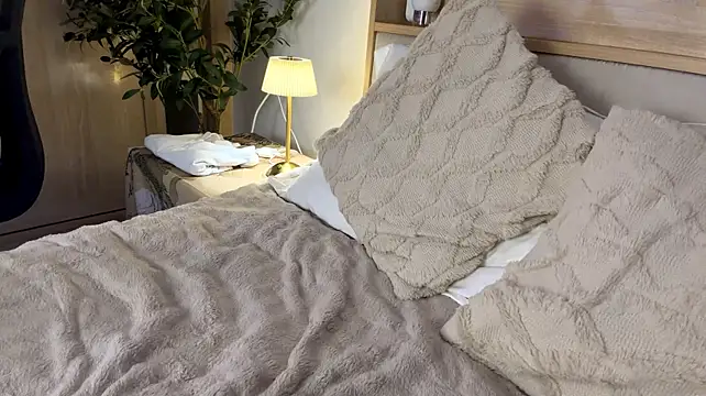 VivianKings - massage tits and pinch nipples with aheg