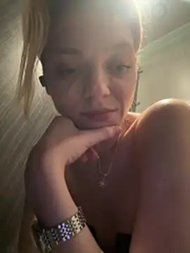 ValenciaShock - SHAKE ASS IN DOGGY