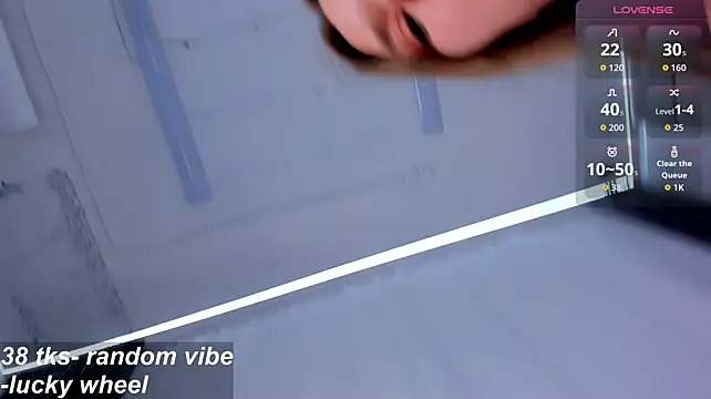 Chloee_White - Shake boobs