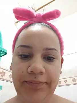 NahomyEvans - Play with my tits