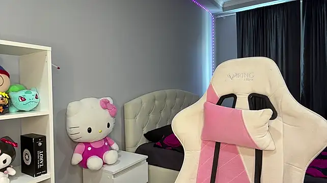 ShadowBarbie - finger in pussy