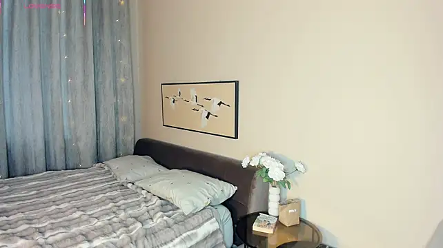 LianneBynon - take off shorts and shake my booty