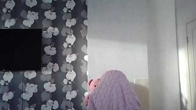 EmiliaMur_ - 👀SHOW FEET