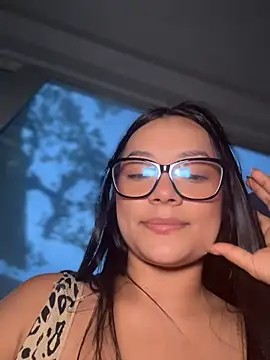 Lola_sweeet18 - put 1 finger inside pussy