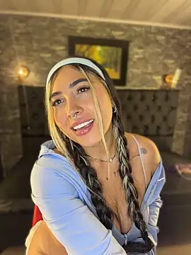 ManuelaVeeleez - twerking and slap ass *3