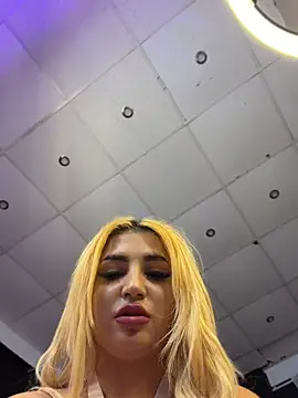 AstridJade - Heyy Astridd