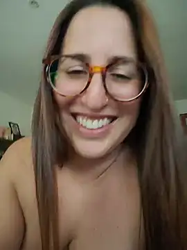 Maya_Brooke - Escupir tetas 🥥🥥💦