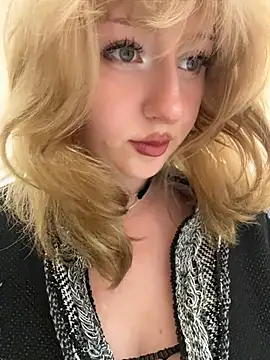 RonnieKiss - Completely naked