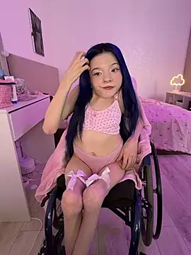 MiniSophiaa - Show ass/doggy 5min