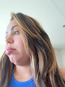LariiHotWife - Tirar calcinha na praça 🔥🔥