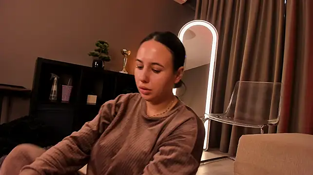 AlessiaMarais - Spank that ass x5🍑