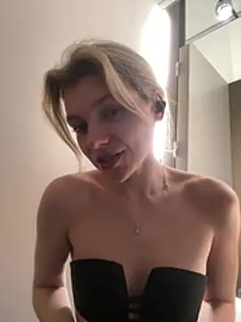ValenciaShock - SHAKE ASS IN DOGGY
