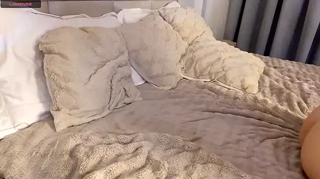 VivianKings - suck and lick nipples