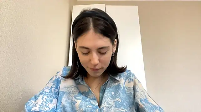 ElenoreNaughton - Stretch your body standing up