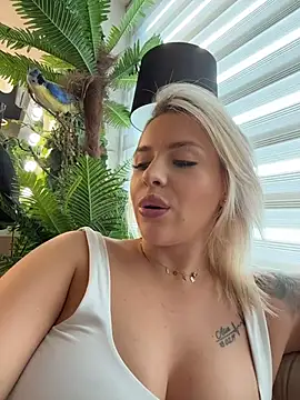 IveySin - Legs spread&jeans pussy tease