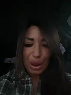 RuslanaXX - Squirt in mall