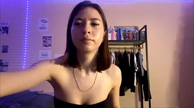 LindseyHoulberg - Goal: Lift my top and show my soft belly