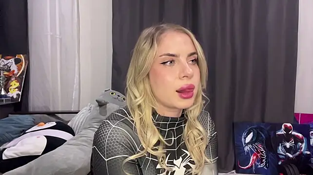 BreanaVinagre - show my cute feet