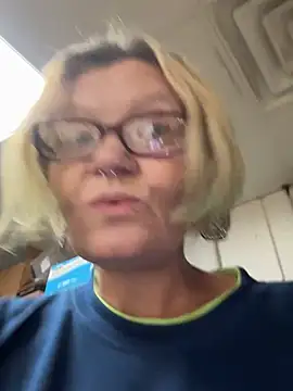 Lindzybella - Get naughty at work with me
