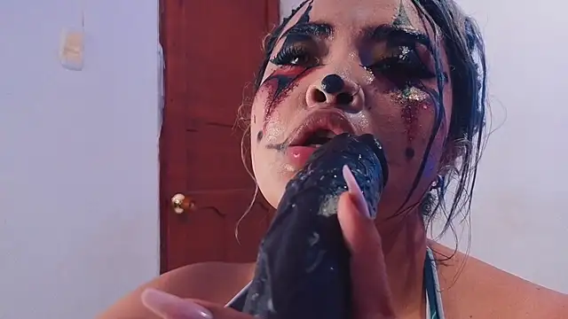 Agatha_humidity - Defruct my makeup with a lot of saliva