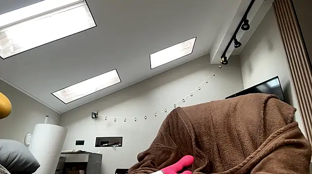 Kissme_Kira - fingers inside my pussy