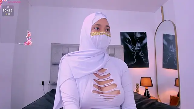 Zuri_zayn - doggy style without panties