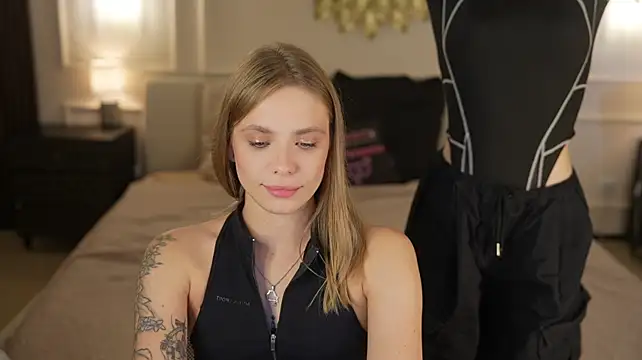 Ella_054 - show tits 2 girls